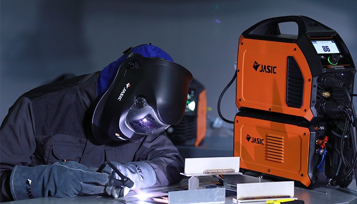 A man at welding work using JASIC welding machinery.